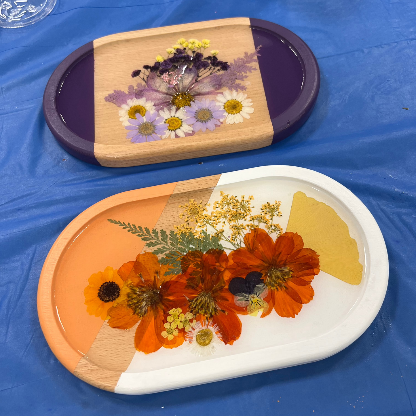 10/18/2025 - Saturday (11:00am) Pressed Flower Resin Workshop - TEEN FRIENDLY
