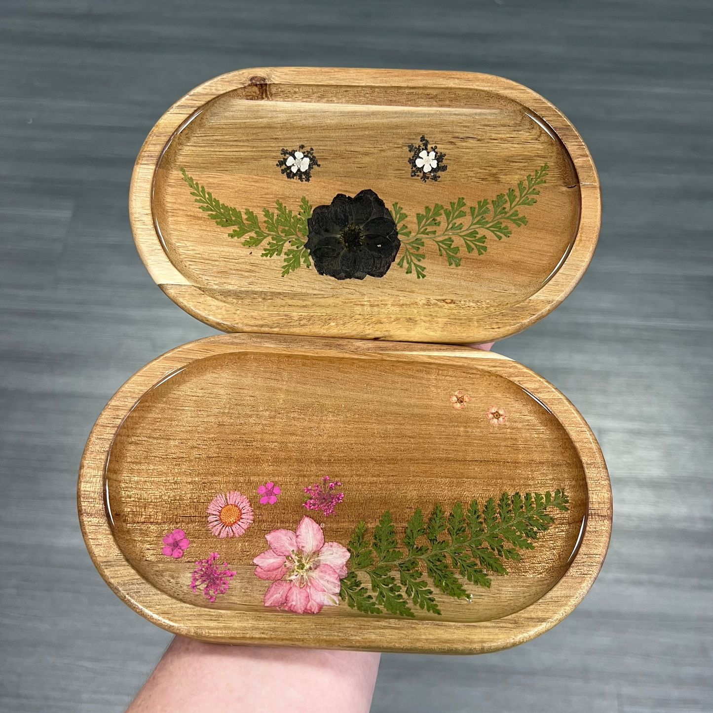 10/18/2025 - Saturday (11:00am) Pressed Flower Resin Workshop - TEEN FRIENDLY